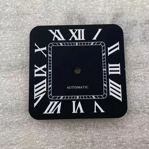 Nuevo reloj New Roman Square con esfera de calendario de 6 puntos, equipado con un movimiento luminoso NH35, caja de acero inoxidable de 26.9x26.9mm. - Product Image 3