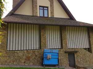 Stores verticaux d'extérieur motorisés Auvent pare-soleil télécommandé avec système de rail durable pour grandes fenêtres et portes patio - Product Image 3