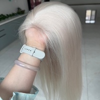 Perruque Ash Blonde de qualité médicale, entièrement nouée à la main, avec dessus en soie, adhérence en silicone, sans colle, respirante, pour l'alopécie