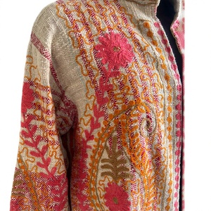 Chaqueta Corta Bordada Estilo Boho Rajasthani con Diseño Floral, Trabajo Aari y Sozni, Bordada a Mano, de Lana, Transpirable, para Otoño e Invierno - Product Image 5