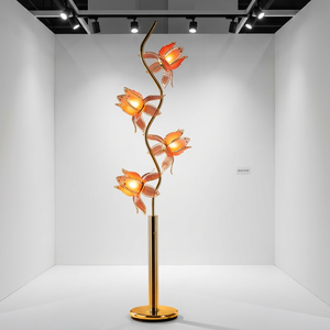 Lampe sur pied décorative florale best-seller, 4 abat-jour en forme de fleurs, lampe d'ambiance élégante pour le salon, la chambre à coucher, l'angle - Product Image 1