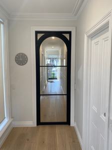 Charnière de <span class=keywords><strong>porte</strong></span> en acier décorative sur mesure, en forme d'arche, pour <span class=keywords><strong>porte</strong></span> en verre de sécurité, pour <span class=keywords><strong>porte</strong></span> en fer forgé, <span class=keywords><strong>cadre</strong></span> en acier noir, <span class=keywords><strong>porte</strong></span> battante - Product Image 4