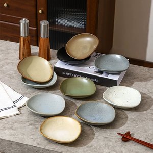 Plato Triangular de Cerámica para Sushi y Barbacoa Japonesa, Plato para Salsas de Restaurante, Plato para Aperitivos, Cerámica, 5 Pulgadas, 9 Colores - Product Image 1