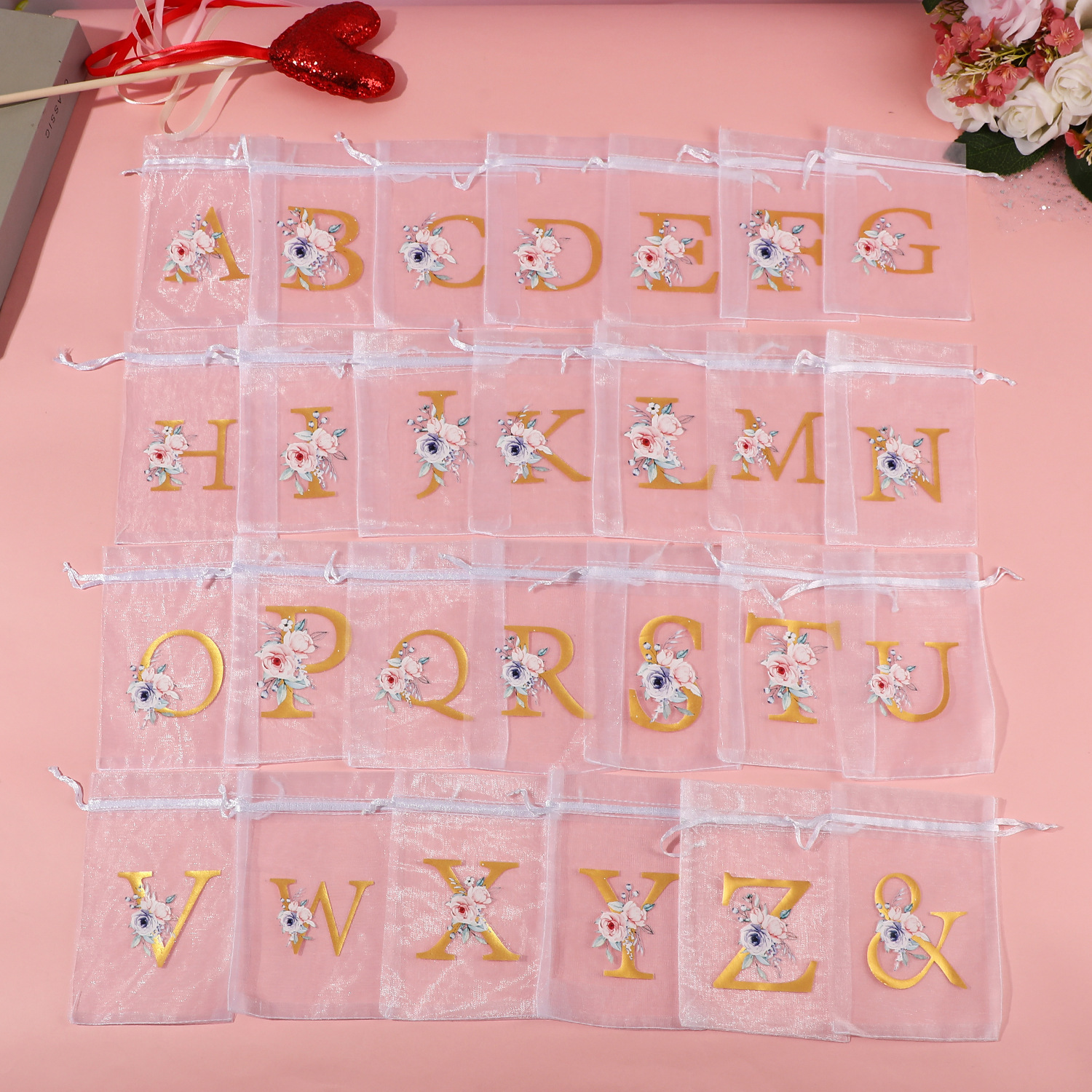Sac en gaze blanche avec 27 lettres