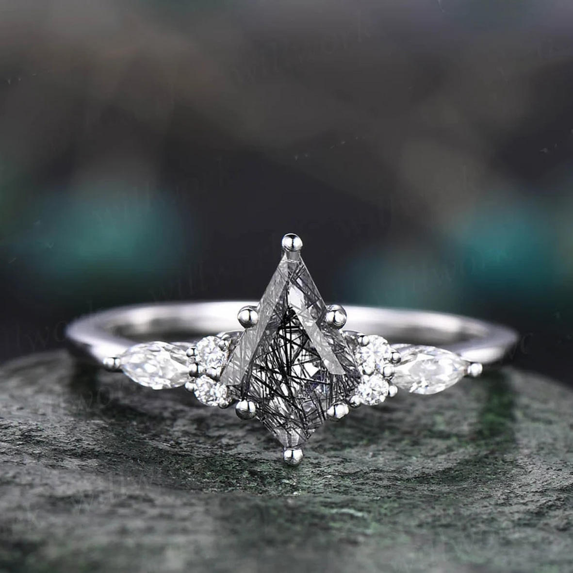 รูไทล์สีดำ