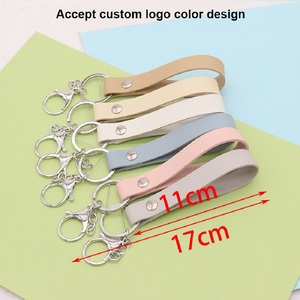 Porte-clés en cuir PU plat personnalisable en gros, long porte-clés, sangle de sac, porte-clés - Product Image 1