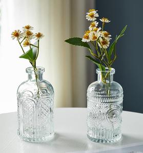 Vente en gros Offre Spéciale Vases bourgeon décoratifs de mariage Vases en verre transparent rustique petits centres de table Mini fleurs Vases en verre - Product Image 1