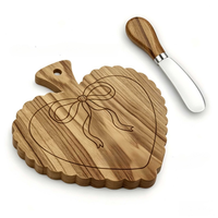 Planche à beurre en bois d'olivier en forme de cœur, plateau de service pour fromage, gravure laser, finition lisse, plateau en bois alimentaire, cadeau pour la maison et la salle à manger