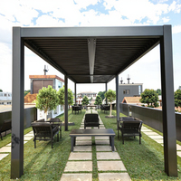 Pergola extérieure automatique rétractable avec toit à lames orientables en aluminium