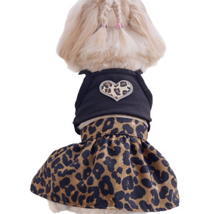 Robe pour animaux de compagnie à imprimé léopard, pour chiens et chats, en polyester marron café, à porter en toutes saisons - Product Image 4