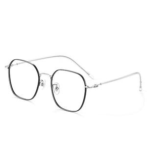 Montures de lunettes carrées pour femmes Mirror One Factory 5308 Danyang, monture dorée, verres en plastique, pont moyen - Product Image 2