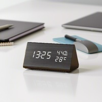 Jam Digital Kayu Kreatif Tampilan Suhu Kelembaban Fungsi Tanggal Tanpa Baterai Untuk Kamar Tidur Kantor Ruang Tamu Model 017