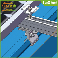 Supports de montage pour panneaux solaires photovoltaïques sur toiture métallique à tuiles trapézoïdales ondulées