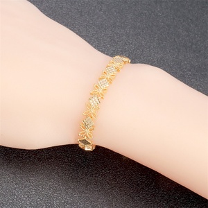 Pulsera de Corazón y Flor Chapada en Oro de 24K, Diseño de Calidad, Brazalete con Dijes de Moda para Mujer, Joyería Personalizada - Product Image 2