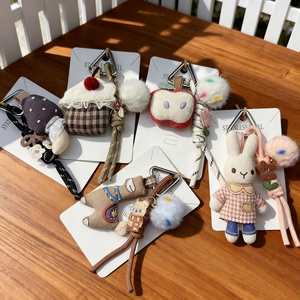 Llavero de felpa de dibujos animados de tela ecológica, duradero, con diseño de muñeca 3D y mosquetón triangular, colgante para bolso de mujer, regalo hecho a mano para niños, cadena para teléfono - Product Image 1