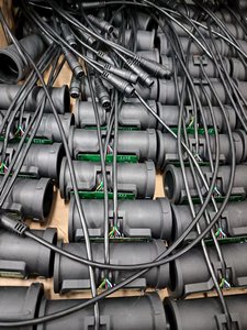 Solution adhésive thermofusible personnalisée pour le moulage basse pression et l'emballage électronique - Product Image 3