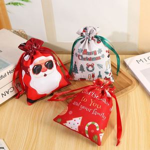 Ensemble de sacs cadeaux de Noël en polyester avec cordon de serrage et décorations Jingle Bell - Product Image 4