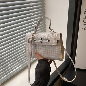 <span class=keywords><strong>Sac</strong></span> bandoulière en PU à petite fermeture éclair tendance pour l'hiver 2025 – Le <span class=keywords><strong>sac</strong></span> quotidien des fashionistas – Designer - Product Image 4