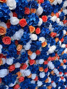 Mur de fond floral artificiel tendance avec des fleurs aux couleurs riches pour la décoration de plusieurs espaces intérieurs - Product Image 5