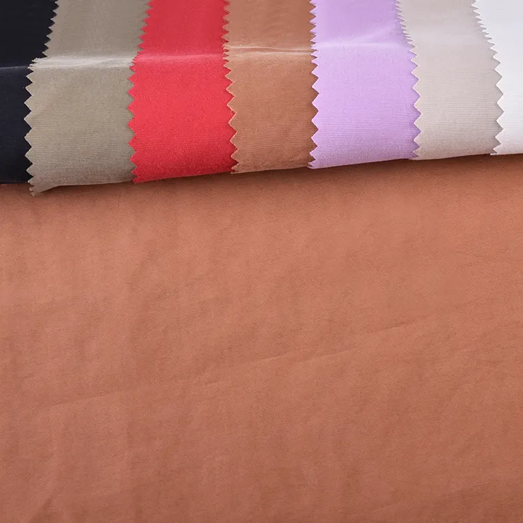 Tessuti tinti solidi in poliestere Rayon traspirante intrecciato 122gsm di alta qualità per il vestito