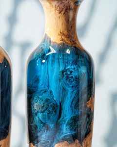 Le charme rustique rencontre le design moderne dans l'artisanat en résine, pots en résine et en bois pour plantes, parfaits pour les plantes d'intérieur et d'extérieur élégantes - Product Image 4