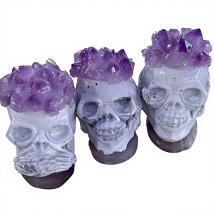Venta al por mayor de calaveras de cristal de resina con tres amasoles de amatista para meditación mindfulness, decoración de Halloween - Product Image 2