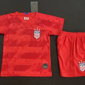 卸売Thailandバージョン子供のフルセット代表制服サッカー着用トップス & ショーツ