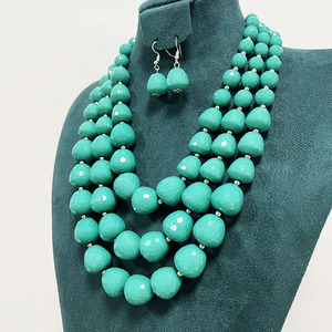 स्रोत कारखाने थोक अनुकूलन 3-परत अनियमित मोती हार की मिट्टी कई रंगों और शैलियों में महिलाओं के लिए सेट - Product Image 4