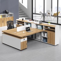 Mobilier de bureau à combinaison simple pour 2 personnes Bureau de superviseur de gestionnaire financier avec ensemble de chaises Bureau de personnel à panneaux de bois pour plusieurs personnes