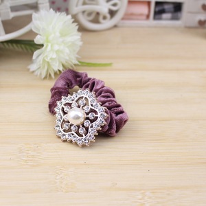 Chouchous en velours avec décorations en strass et perles pour femmes, élastiques à cheveux décontractés, couleurs variées, tissu très élastique - Product Image 2