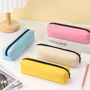 Astuccio Classico Oxford Impermeabile e Porta Attrezzi con Dettagli Ricamati Fatti a Mano per Regali, Viaggi e Team Building - Product Image 1