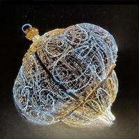 Sculpture de boîte cadeau de Noël 3D lumineuse pour l'extérieur, affichage LED pour sentier lumineux de pays des merveilles hivernales