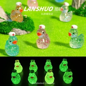 Lanshuo - Miniatura 3D de Resina de Pato con Gorro de Enfermera Brillante para Manualidades, Joyería, Adornos y Accesorios para Niños de 8 a 13 Años - Product Image 1