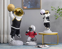 Ornement créatif pour salon, décoration d'intérieur, sculpture d'astronaute moderne en résine de style sportif avec lumière