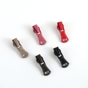 Design personnalisé personnalisé en relief nom Logo <span class=keywords><strong>fantaisie</strong></span> <span class=keywords><strong>fermeture</strong></span> <span class=keywords><strong>éclair</strong></span> tire <span class=keywords><strong>pour</strong></span> sac à main décoratif doux noir sac chaussures - Product Image 2