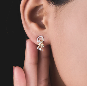 Boucles d'oreilles élégantes à motif de feuille d'or rose pour femmes, adaptées aux looks de fête de travail ou de week-end d'Inde - Product Image 6