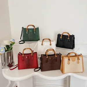 Moda De Luxo Crocodile Pattern Bags 2022 Young Ladies Trendy Bamboo Handle Handbags Boa Qualidade Bolsas Para Jovem Mulher