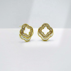 Pendientes de plata 925 con baño de oro, piedras preciosas, hipoalergénicos, elegantes, con diseño de trébol, a la moda. - Product Image 1