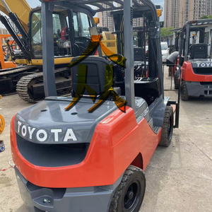Japanse Merk Heftruck Gebruikte Vorkheftruck 3 Ton Met 3 Stages 8f30 Te Koop.