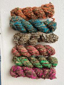 Fil de soie brute sur mesure avec des couleurs uniques mélangées à la main, écologique et antibactérien pour les designers et les tisseurs à la main - Product Image 3