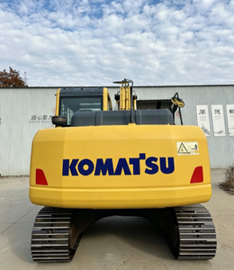 Excavatrice sur chenilles moyenne Komatsu PC110-11M0 de 11 tonnes pour la rénovation des routes urbaines, les travaux de canalisation, le nivellement des terres agricoles et les petites exploitations minières. - Product Image 4