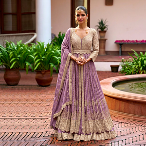 Traje Chinon Semisellado con Bordado y Cordón, Estilo Moderno para Bodas y Fiestas - Product Image 1
