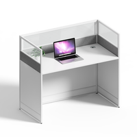 Poste de travail de bureau moderne à rangée droite extensible avec cloison acoustique en PVC, table de bureau flexible pour configuration de bureau modulable