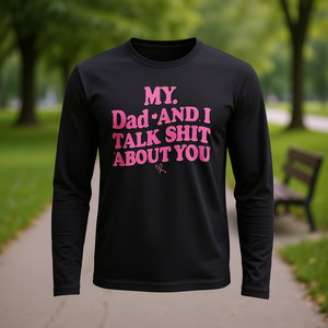 T-shirt a maniche lunghe unisex per adulti con stampa girocollo, abbigliamento promozionale con stampa "My Dad And I Talk Shit About You" - Product Image 2