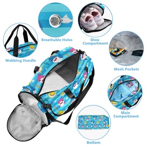 Linda Bolsa Deportiva Infantil de Poliéster Impermeable con Estampado de Tiburón, Diseño Personalizado, Bolsa de Gimnasio para Niños, Bolsa de Viaje de Fin de Semana para Niños - Product Image 4
