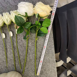 مورد بميدالية ذهبية زهرة اصطناعية تدوم طويلاً زهرة حمراء ورود حرير واحدة لحفل الزفاف - Product Image 3