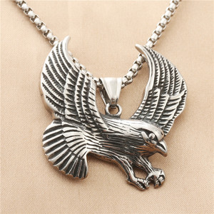 Collier pendentif aigle en acier inoxydable pour homme, design géométrique rétro, ailes déployées, bijoux tendance 19098 - Product Image 1