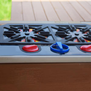 Maisonnette de jeu en bois pour l'extérieur avec table et bancs de pique-nique intégrés, cuisine de jeu et horloge - Cabane de jardin pour enfants - Product Image 4