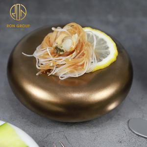 Set di stoviglie in ceramica per ristorante dorato personalizzato all'ingrosso <span class=keywords><strong>porcellana</strong></span> ecologica con piatto di ciottoli per uso di servizi di ristorazione - Product Image 1