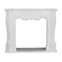 Cheminée en marbre blanc sculptée à la main, ornée de motifs floraux en relief, cadre de cheminée en pierre, luxe pour salon de villa intérieure